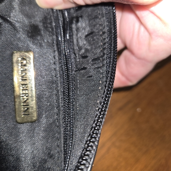 Sleek Black Leather Shoulder Bag - Picture 2 of 6